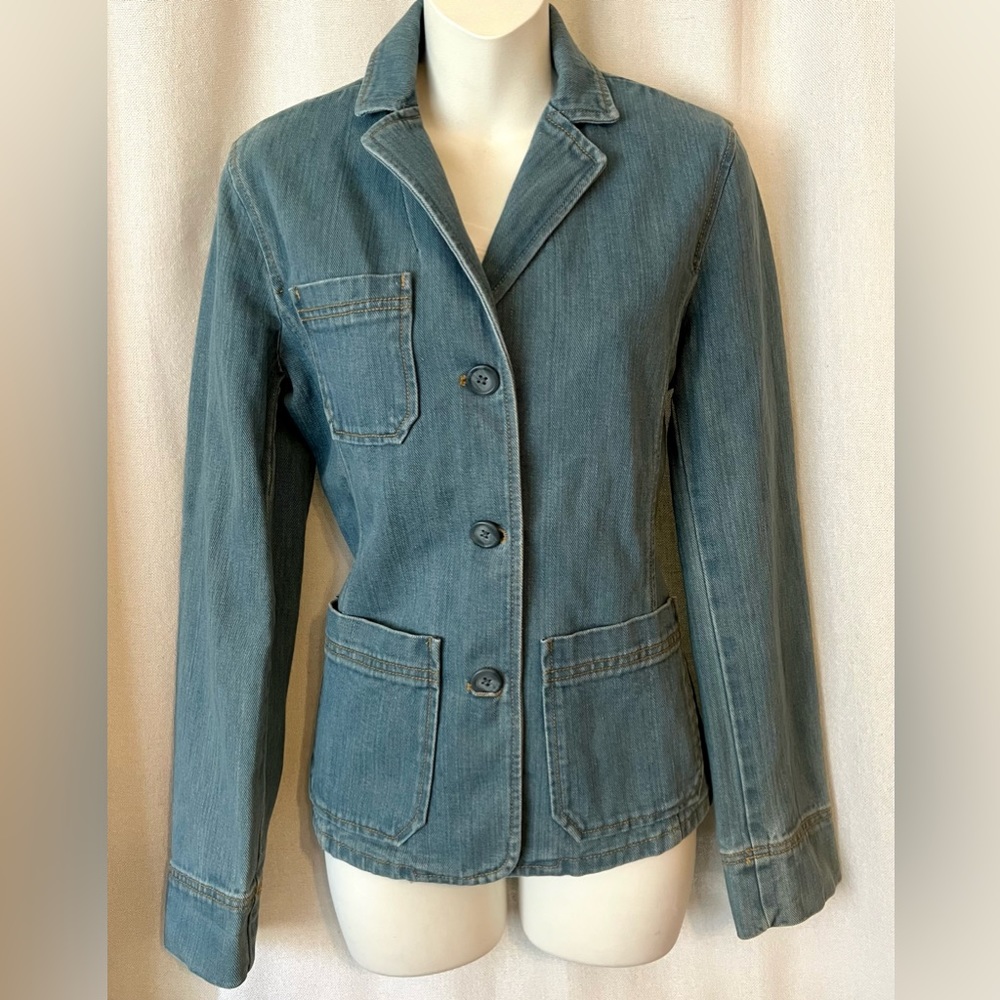 Gap NWT women’s Jean Jacket, Small, Blazer Style
Excellent Condition